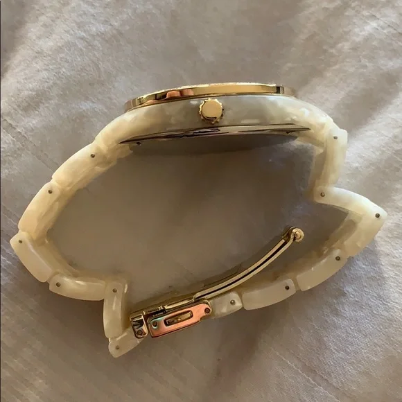 Fossil Women's Watch with Gold and Black Dial - Picture 4 of 5